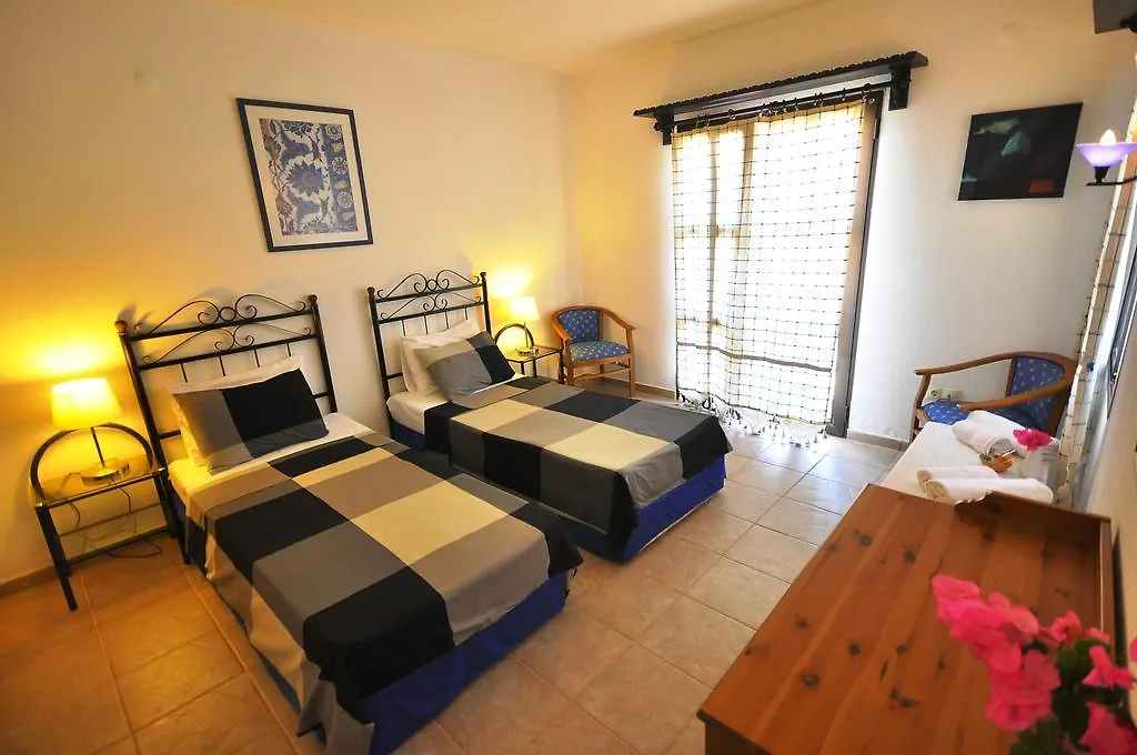 Club Pirinc Hotel Bodrum 3*,