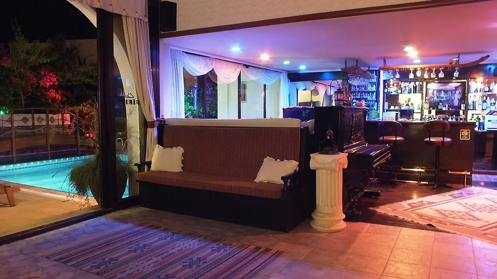 Club Pirinc Hotel Bodrum 3*,